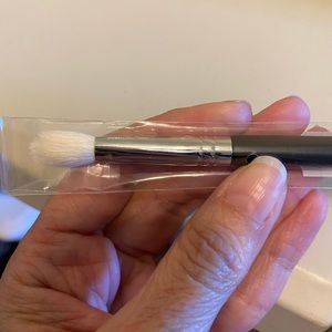 Younique Fluffy Crease Brush